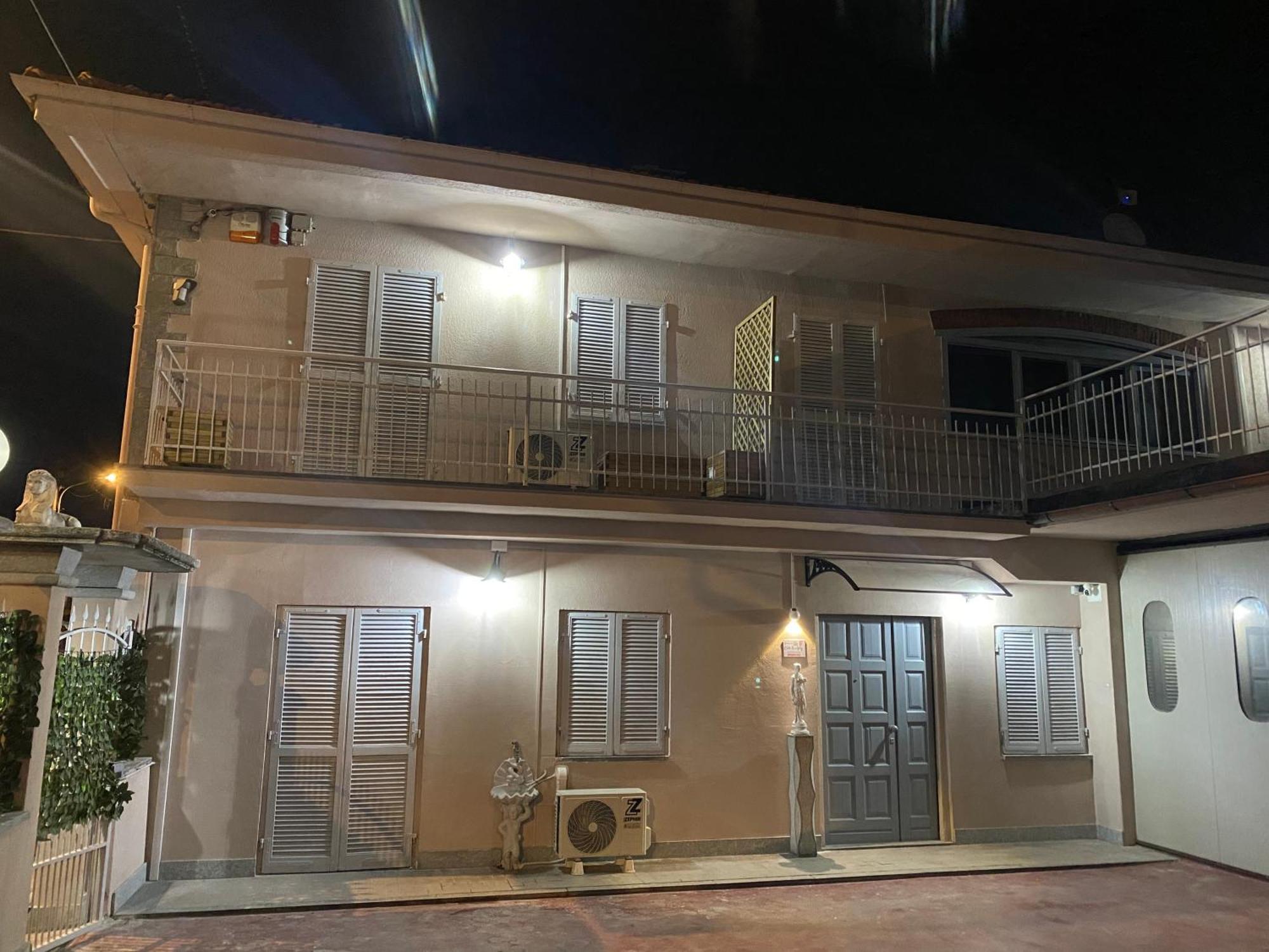 La Casa Di Cate & Adry Bed & Breakfast Envie Exterior photo