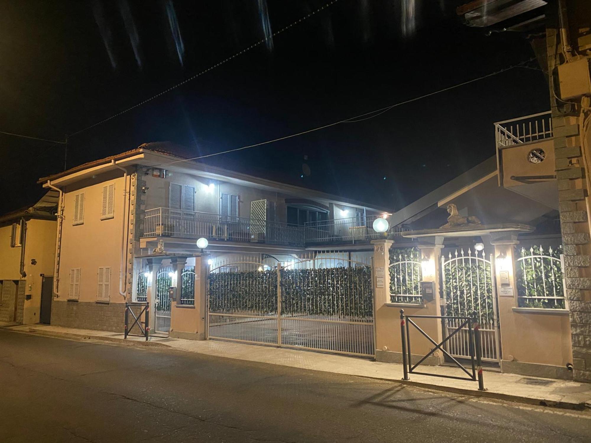 La Casa Di Cate & Adry Bed & Breakfast Envie Exterior photo